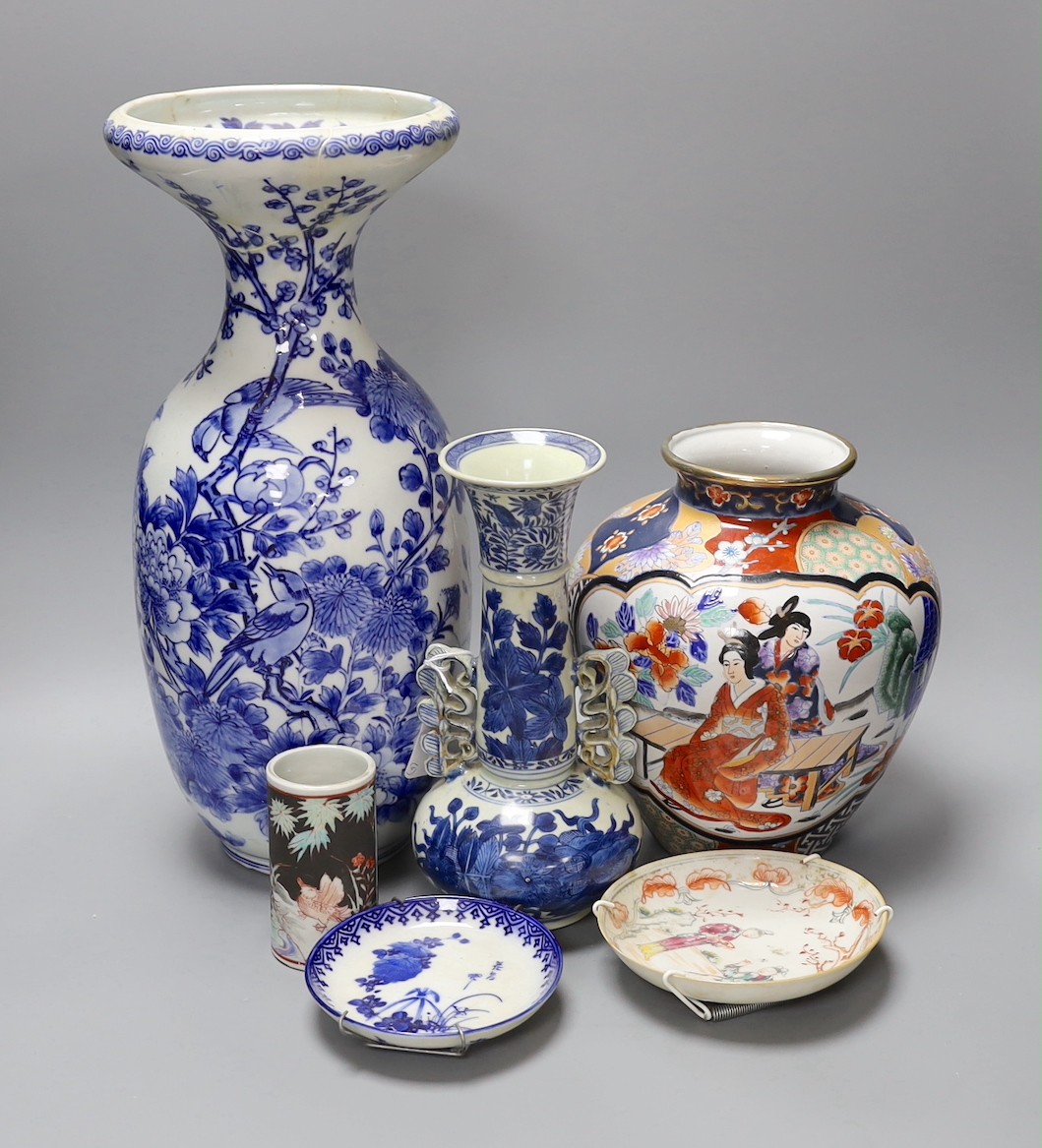 A selection of Oriental ceramics, to include a Chinese blue and white Venetian-glass style vase decorated with floral sprays with decorative and pierced handles, tallest 38cm, (6)